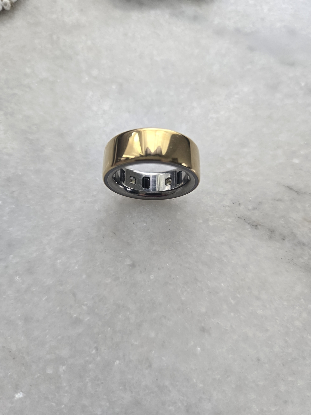 Oura 4 Gold Size 7 LESS THAN 3 MONTHS OLD!